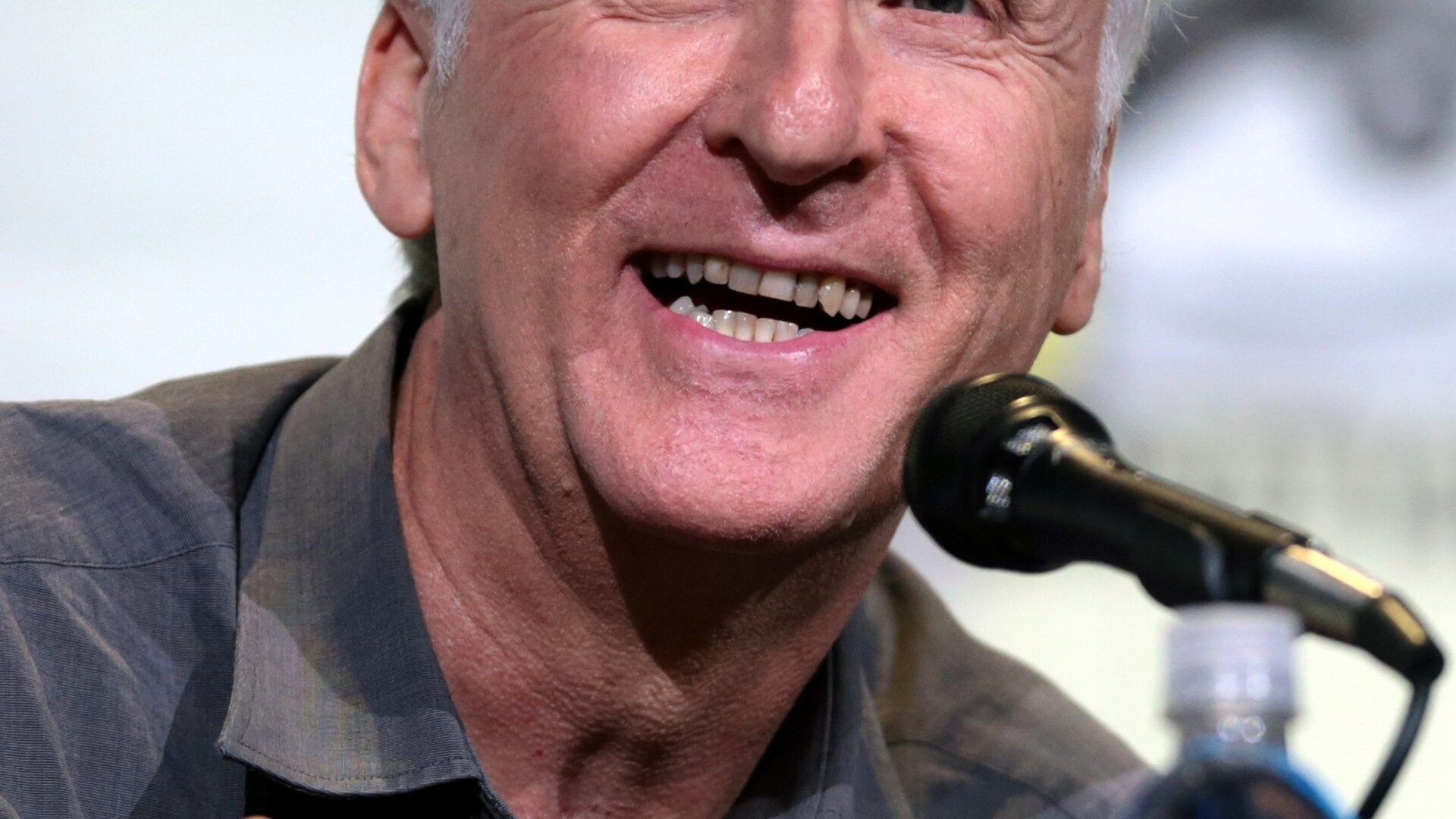 James Cameron a eu 72 ans le 16 août : depuis Titanic, il n'a plus tourné une seule fiction en dehors d'une seule et même ...